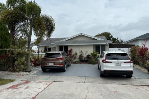 Casa en venta en Miami, Florida, 3 dormitorios, 151.15 m2 № 1977624 - foto 2