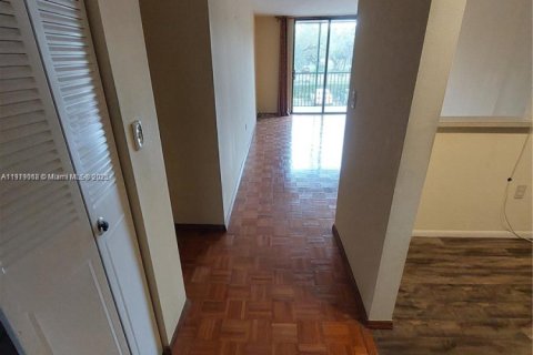 Copropriété à louer à North Miami Beach, Floride: 1 chambre, 66.89 m2 № 1973381 - photo 15