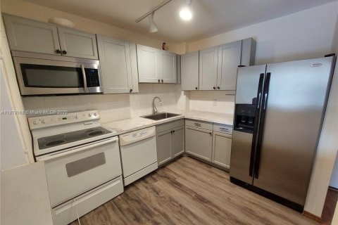 Copropriété à louer à North Miami Beach, Floride: 1 chambre, 66.89 m2 № 1973381 - photo 3