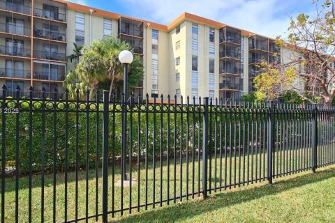Condo à North Miami Beach, Floride, 1 chambre  № 1973381