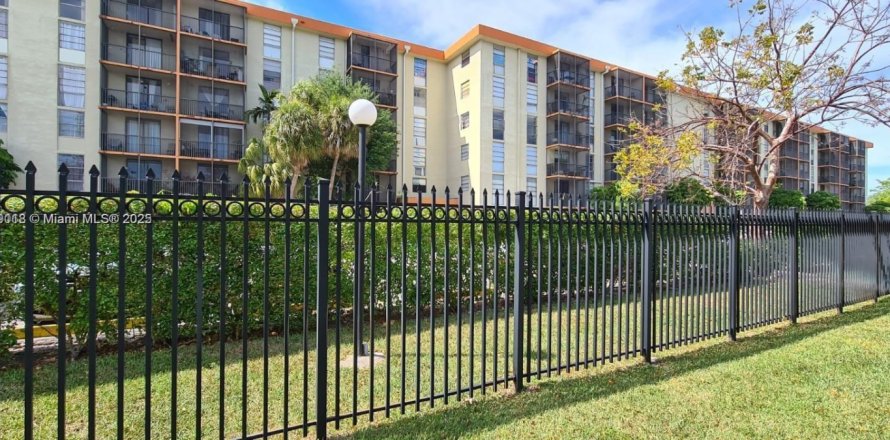 Condo à North Miami Beach, Floride, 1 chambre  № 1973381
