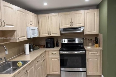 Снять в аренду кондоминиум в Майами, Флорида 2 спальни, 103.59м2, № 1922587 - фото 13