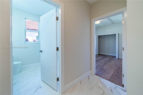 House in Davie, Florida 4 bedrooms, 259.01 sq.m. № 1997083 - photo 29