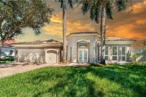 House in Davie, Florida 4 bedrooms, 259.01 sq.m. № 1997083 - photo 1