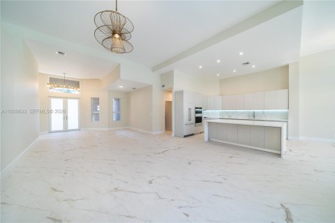 House in Davie, Florida 4 bedrooms, 259.01 sq.m. № 1997083 - photo 14