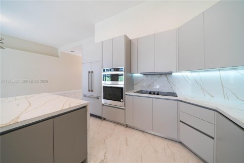 House in Davie, Florida 4 bedrooms, 259.01 sq.m. № 1997083 - photo 24