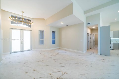 House in Davie, Florida 4 bedrooms, 259.01 sq.m. № 1997083 - photo 13