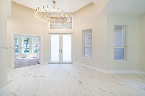 House in Davie, Florida 4 bedrooms, 259.01 sq.m. № 1997083 - photo 16