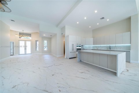 House in Davie, Florida 4 bedrooms, 259.01 sq.m. № 1997083 - photo 22