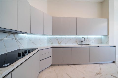 House in Davie, Florida 4 bedrooms, 259.01 sq.m. № 1997083 - photo 25