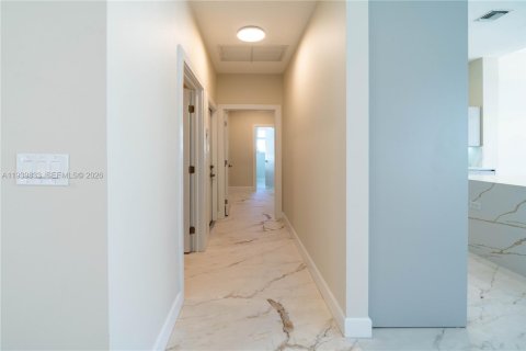 House in Davie, Florida 4 bedrooms, 259.01 sq.m. № 1997083 - photo 27