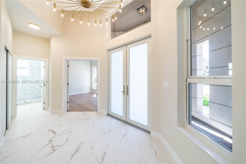 House in Davie, Florida 4 bedrooms, 259.01 sq.m. № 1997083 - photo 17