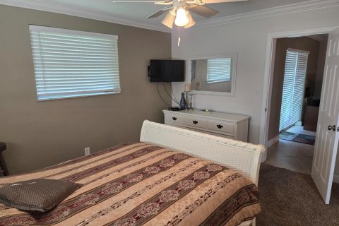 Condo in Lake Worth, Florida, 2 bedrooms  № 2400506 - photo 8