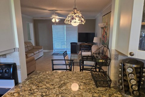 Condo in Lake Worth, Florida, 2 bedrooms  № 2400506 - photo 6