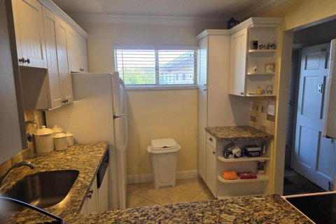 Condo in Lake Worth, Florida, 2 bedrooms  № 2400506 - photo 4