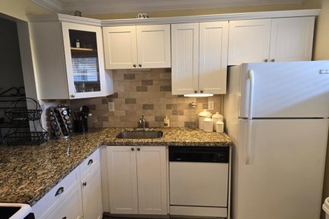Condo in Lake Worth, Florida, 2 bedrooms  № 2400506 - photo 3