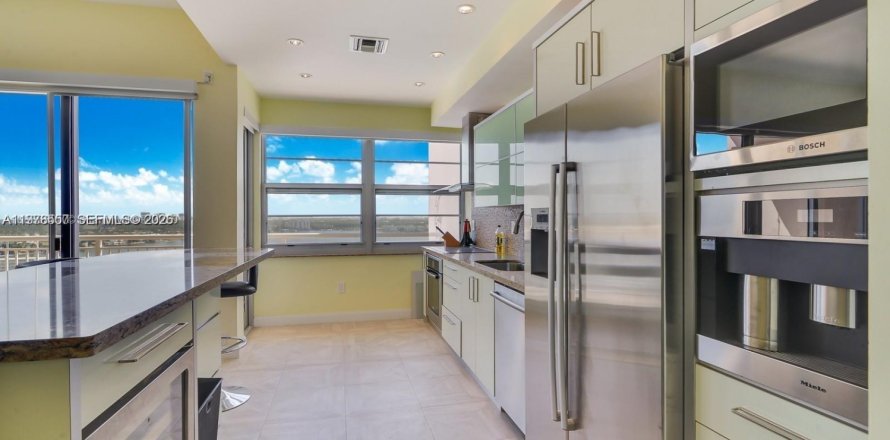 Condo in Aventura, Florida, 2 bedrooms  № 2044433