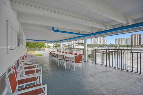 Condo in Aventura, Florida, 2 bedrooms  № 2044433 - photo 21