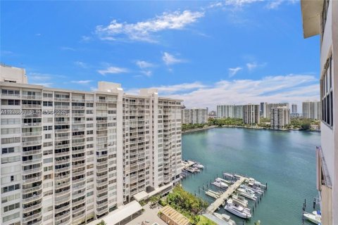 Condo in Aventura, Florida, 2 bedrooms  № 2044433 - photo 14