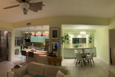 Condo in Aventura, Florida, 2 bedrooms  № 2044433 - photo 8