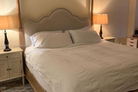 Condo in Aventura, Florida, 2 bedrooms  № 2044433 - photo 9
