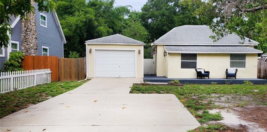 House in Clearwater, Florida 2 bedrooms, 101.91 sq.m. № 2273049