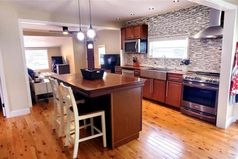 House in Clearwater, Florida 2 bedrooms, 101.91 sq.m. № 2273049 - photo 5