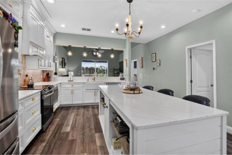 Купить виллу или дом в Лейкленд, Флорида 8 комнат, 187.48м2, № 2362321 - фото 11