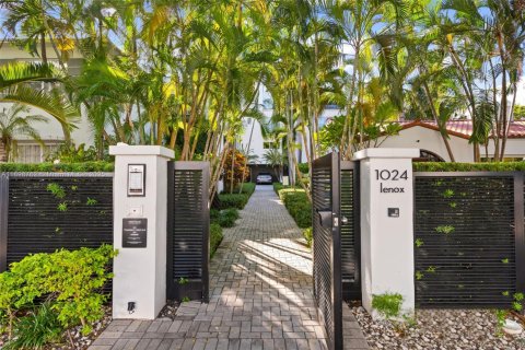 Купить таунхаус в Майами-Бич, Флорида 4 спальни, 196.95м2, № 1950610 - фото 28