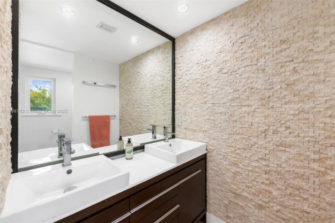 Купить таунхаус в Майами-Бич, Флорида 4 спальни, 196.95м2, № 1950610 - фото 14