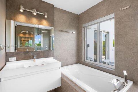 Купить таунхаус в Майами-Бич, Флорида 4 спальни, 196.95м2, № 1950610 - фото 19