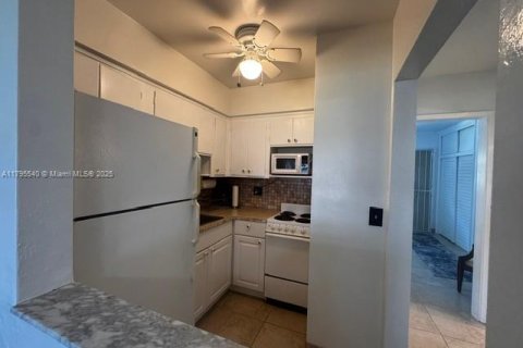 Condo in Hallandale Beach, Florida, 1 bedroom  № 1708937 - photo 5