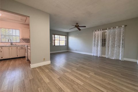 Casa en alquiler en Deerfield Beach, Florida, 1 dormitorio, 74.14 m2 № 2020038 - foto 5