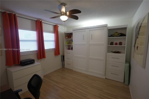 Condo in Lauderhill, Florida, 2 bedrooms  № 1946773 - photo 19