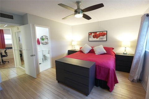 Condo in Lauderhill, Florida, 2 bedrooms  № 1946773 - photo 17