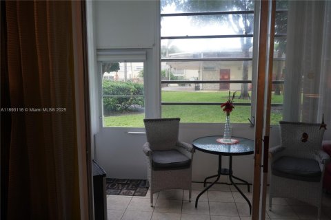Condo in Lauderhill, Florida, 2 bedrooms  № 1946773 - photo 13