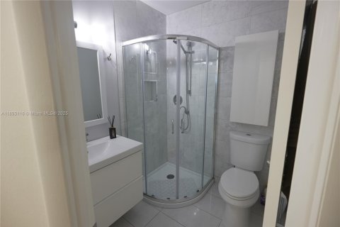Condo in Lauderhill, Florida, 2 bedrooms  № 1946773 - photo 22