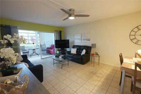 Condo in Lauderhill, Florida, 2 bedrooms  № 1946773 - photo 10