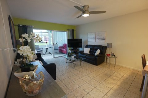 Condo in Lauderhill, Florida, 2 bedrooms  № 1946773 - photo 12