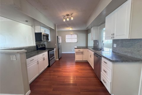 Купить виллу или дом в Холливуд, Флорида 3 спальни, 155.89м2, № 1989859 - фото 3