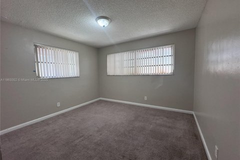 Купить виллу или дом в Холливуд, Флорида 3 спальни, 155.89м2, № 1989859 - фото 2