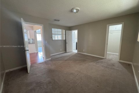 Купить виллу или дом в Холливуд, Флорида 3 спальни, 155.89м2, № 1989859 - фото 6