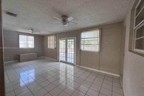 Купить виллу или дом в Холливуд, Флорида 3 спальни, 155.89м2, № 1989859 - фото 4