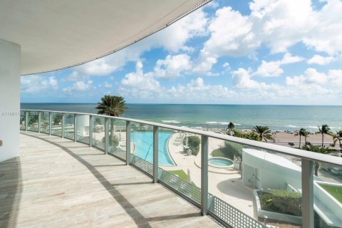 Condo in Fort Lauderdale, Florida, 4 bedrooms  № 1961030 - photo 1