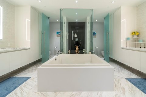 Condo in Fort Lauderdale, Florida, 4 bedrooms  № 1961030 - photo 24