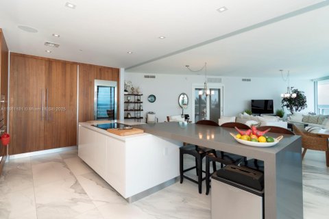 Condo in Fort Lauderdale, Florida, 4 bedrooms  № 1961030 - photo 17