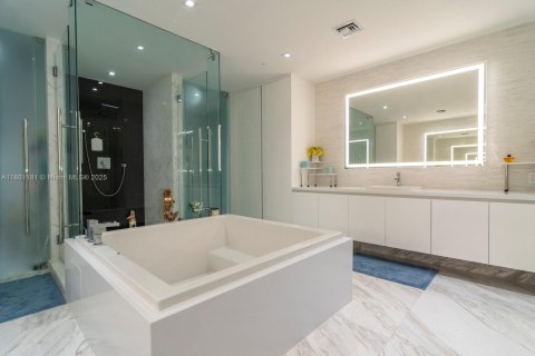 Condo in Fort Lauderdale, Florida, 4 bedrooms  № 1961030 - photo 27