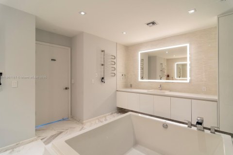Condo in Fort Lauderdale, Florida, 4 bedrooms  № 1961030 - photo 28