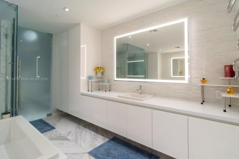 Condo in Fort Lauderdale, Florida, 4 bedrooms  № 1961030 - photo 25