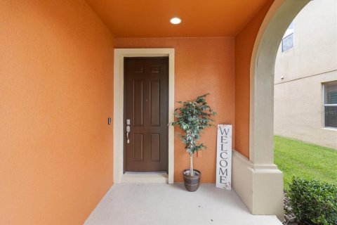 House in ESTANCIA

 in Wesley Chapel, Florida 4 bedrooms, 255.76 sq.m. № 1815502 - photo 3